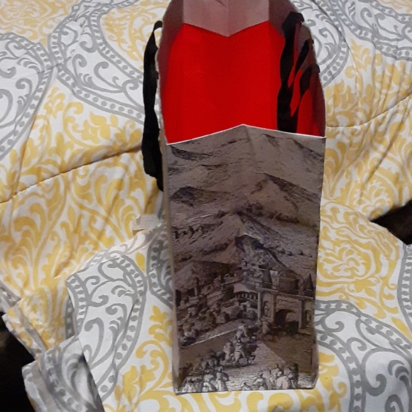 Gucci Limited Edition Paperbag - Picture 4 of 16